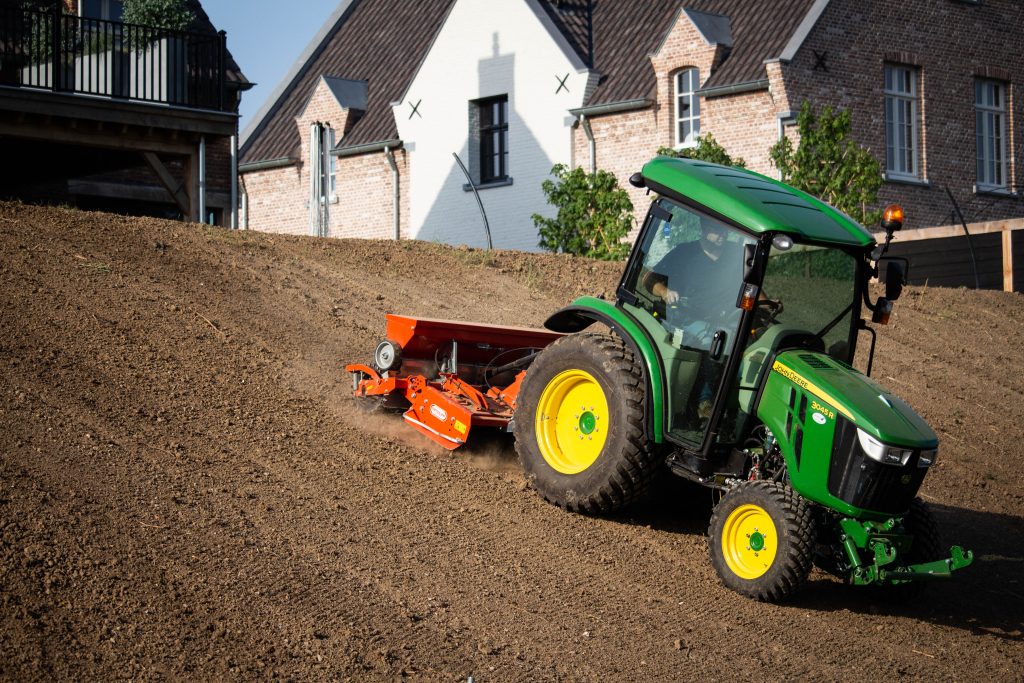 Gras zaaien loonbedrijf van kleef