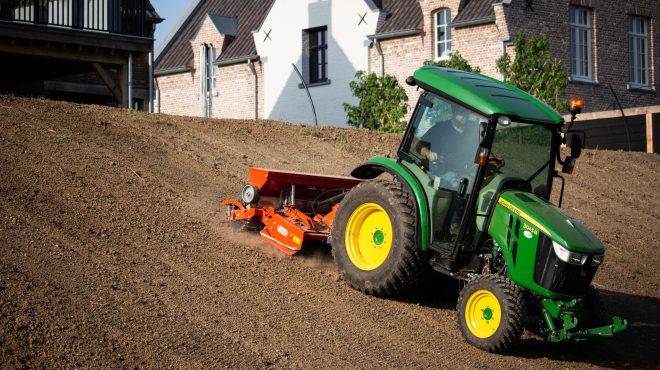 Gras zaaien loonbedrijf van kleef