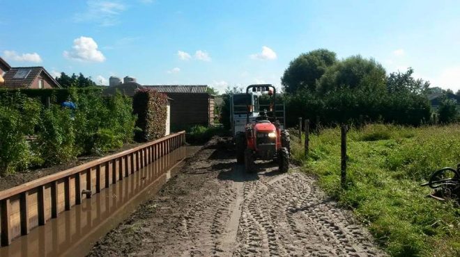 Loonbedrijf van Kleef - beschoeiing aanleggen